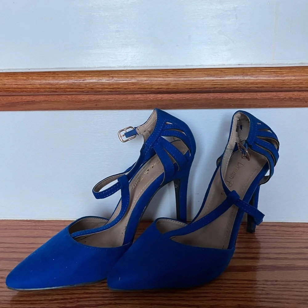 Heels - Picture 2 of 3
